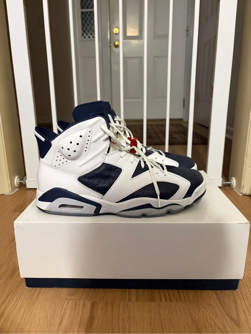Jordan Retro 6 Basketball Shoes - Navy/White with Red Accent